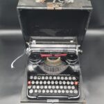 SS-Schreibmaschine Groma Modell N mit Runen Taste der SS
