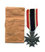 Kriegsverdienstkreuz 2. Klasse 1939 mit Schwertern und Tüte, Hst. 127 - Moritz Hausch A.G., Pforzheim – Bild 2