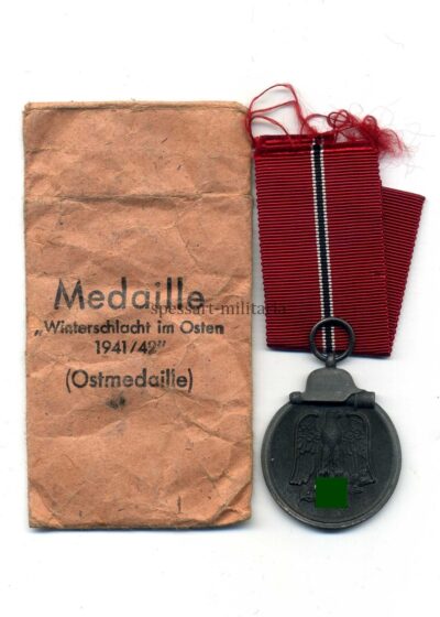Ostmedaille mit Verleihungstüte, Winterschlacht im Osten 1941/42 (Hst. 15 – Friedrich Orth, Wien)