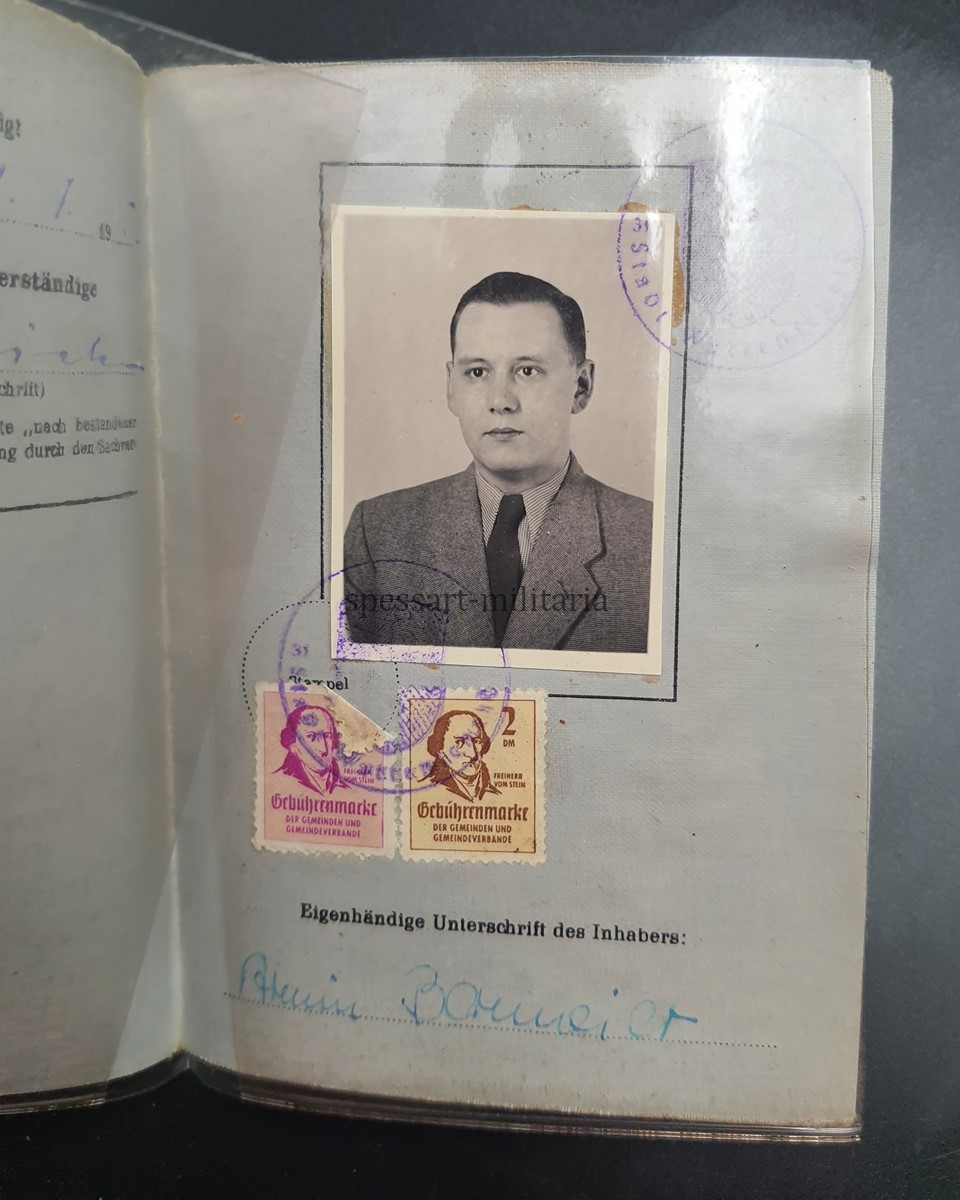 Waffen-SS Soldbuch des SS-Untersturmführers Armin Barmeier aus Wattenscheid, 17.SS-Panzergrenadier-Division "Götz von Berlichingen" Regiment 38