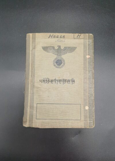 Wehrmacht Heer, Wehrpass des Obergefreiten Albert Haase aus Schiffbek, 4./Landesschützen Bataillon 681 (Kriegsgefangenen Bewachung)