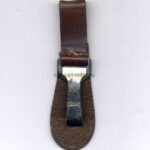 Birnenförmiger Hänger für einen Säbel / Dolch
