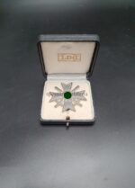 Kriegsverdienstkreuz 1. Klasse mit Schwertern im LDO Etui, Junker