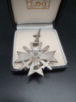 Kriegsverdienstkreuz 1. Klasse mit Schwertern im LDO Etui, Junker – Bild 4