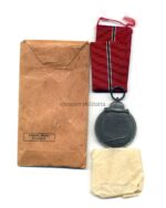 Ostmedaille mit Verleihungstüte, Winterschlacht im Osten 1941/42 (Hst. 3 – Wilhelm Deumer, Lüdenscheid) – Bild 2