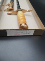 DDR NVA Ehrendolch für Offiziere (Militärärzte) mit geflammter Klinge mit Gehänge und Koppelschlaufe in nummerngleicher Schachtel, sehr selten – Bild 3