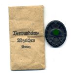 Verwundetenabzeichen in Schwarz mit Verleihtüte Gebr. Gengenbach Pforzheim, mint