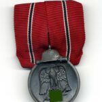 Ostmedaille an Einzelspange, Winterschlacht im Osten 1941/42 (Hst. 109 - Walter & Henlein, Gablonz)