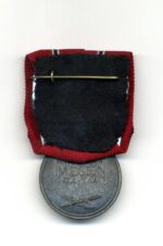 Ostmedaille an Einzelspange, Winterschlacht im Osten 1941/42 (Hst. 109 - Walter & Henlein, Gablonz) – Bild 2