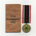 Kriegsverdienstmedaille 1939 mit Tüte, Hst. Rudolf Berge, Gablonz/Neiße