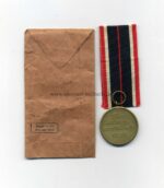 Kriegsverdienstmedaille 1939 mit Tüte, Hst. Rudolf Berge, Gablonz/Neiße – Bild 2