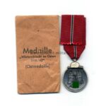Ostmedaille mit Verleihungstüte, Hst. 65, Winterschlacht im Osten 1941/42