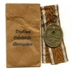 Schutzwall Ehrenzeichen und Verleihungstüte, Hst. (E. F. Wiedmann, Frankfurt a. Main)