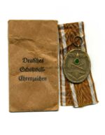 Schutzwall Ehrenzeichen und Verleihungstüte, Hst. (E. F. Wiedmann, Frankfurt a. Main)