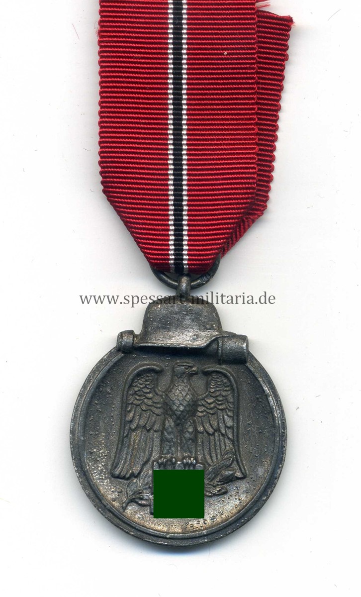 img046 Ostmedaille, Winterschlacht im Osten 1941/42 (Hst. 18 -Karl Wurster KG, Markneukirchen) – Bild 1
