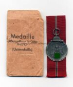 Ostmedaille mit Verleihungstüte, Hst. 127- "Moritz Hausch A.G., Pforzheim", Winterschlacht im Osten 1941/42