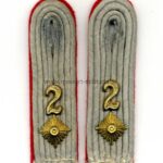 Heer, Paar Schulterstücke für einen Oberleutnant im Artillerie-Regiment 2
