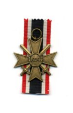 Kriegsverdienstkreuz 2. Klasse 1939 mit Schwertern, Hst. 51 – Eduard Görlach & Söhne, Gablonz – Bild 2