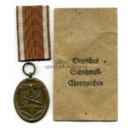 Schutzwall Ehrenzeichen und Verleihungstüte, Hst. Carl Poellath Schrobenhausen