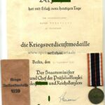 Kriegsverdienstmedaille 1939 mit Tüte und Urkunde