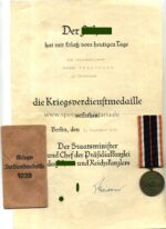 Kriegsverdienstmedaille 1939 mit Tüte und Urkunde
