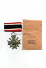 Kriegsverdienstkreuz 2.Klasse 1939 mit Schwertern und Verleihungstüte, Hst. 107 – Carl Wild, Hamburg – Bild 2
