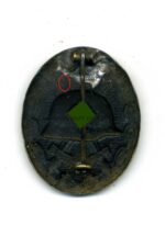 Verwundetenabzeichen 1939 schwarz mit Hersteller /// – Bild 2