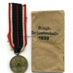 Kriegsverdienstmedaille 1939 mit Verleihungstüte, Berg & Nolte, Lüdenscheid
