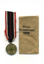 Kriegsverdienstmedaille 1939 mit Verleihungstüte, Berg & Nolte, Lüdenscheid