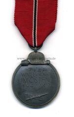 Ostmedaille, Winterschlacht im Osten 1941/42 (Hst. 26 – B.H. Mayer, Pforzheim) – Bild 2