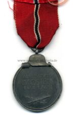 Ostmedaille, Winterschlacht im Osten 1941/42 (Hst. 28 – Eugen Schmidhäussler, Pforzheim) – Bild 2