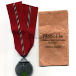 Ostmedaille mit Verleihungstüte, Winterschlacht im Osten 1941/42 (Hst. 4 – Steinhauer & Lück, Lüdenscheid)