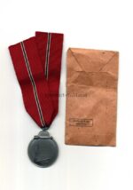 Ostmedaille mit Verleihungstüte, Winterschlacht im Osten 1941/42 (Hst. 4 – Steinhauer & Lück, Lüdenscheid) – Bild 2