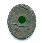 Verwundetenabzeichen in Silber Hersteller 65