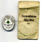 Verwundetenabzeichen 1939 in Silber mit Verleihungstüte Hst. 30 (Hauptmünzamt Wien)