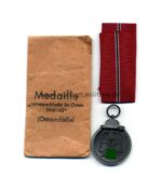 Ostmedaille mit Verleihungstüte, Hst. 3 - "Wilhelm Deumer, Lüdenscheid", Winterschlacht im Osten 1941/42