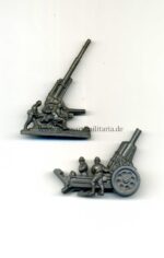 2x Kunststoffabzeichen Winterhilfswerk (WHW) Flak/Artillerie