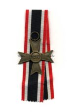 Kriegsverdienstkreuz 2. Klasse 1939 ohne Schwerter, Hst. 107 "Carl Wild, Hamburg" – Bild 2