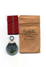 Ostmedaille mit Verleihungstüte, Hst. 110 – “Otto Zappe, Gablonz”, Winterschlacht im Osten 1941/42