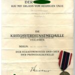 Kriegsverdienstmedaille mit Urkunde