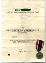 Kriegsverdienstmedaille mit Urkunde