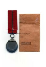 Ostmedaille mit Verleihungstüte, Hst. 19 – “E. Ferdinand Wiedmann, Frankfurt”, Winterschlacht im Osten 1941/42 – Bild 2
