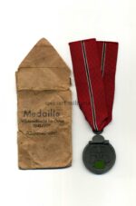 Ostmedaille mit Verleihungstüte, Hst. 3 – “Wilhelm Deumer, Lüdenscheid”, Winterschlacht im Osten 1941/42
