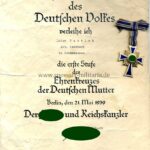 Ehrenkreuz der Deutschen Mutter in Gold mit Urkunde