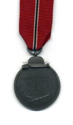 Ostmedaille, Winterschlacht im Osten 1941/42 (Hst. 28 – Eugen Schmidhäussler, Pforzheim) mit 20 im Bandring markiert – Bild 2