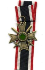Kriegsverdienstkreuz 2. Klasse 1939 mit Schwertern, Hst. 65 – Klein & Quenzer, Idar Oberstein