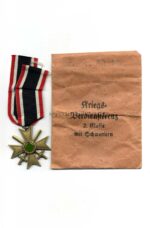 Kriegsverdienstkreuz 2.Klasse 1939 mit Schwertern und Verleihungstüte, Hst. 133 – Emil Herrmann & Co./Gablonz
