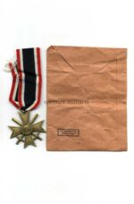 Kriegsverdienstkreuz 2.Klasse 1939 mit Schwertern und Verleihungstüte, Hst. 133 – Emil Herrmann & Co./Gablonz – Bild 2