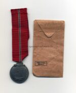 Ostmedaille mit Verleihungstüte, Hst. 1, Winterschlacht im Osten 1941/42 – Bild 2