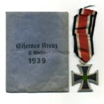 Eisernes Kreuz 2. Klasse 1939 mit Verleihungstüte – Hst. 4 (Steinhauer & Lück, Lüdenscheid)